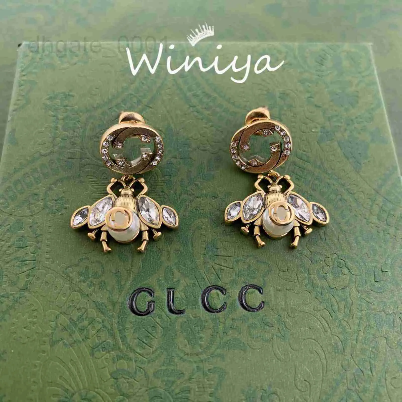 Charm Designer earrings ancient new letter inlaid horse eye diamond bee Pearl Earrings Fashion Trend WVH1