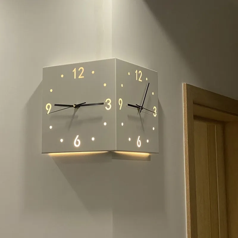 Настенные часы двойные квадратные настенные часы с цифрами светящихся в темноте гладкие и шикарные часы для любых космических гостиных украшений 230814