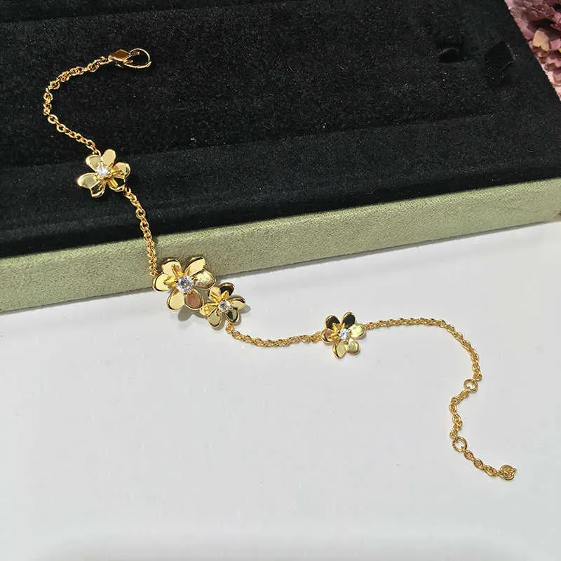 Flower Charm Bracelet In Sterling Silver For Women Wedding_voghion.com