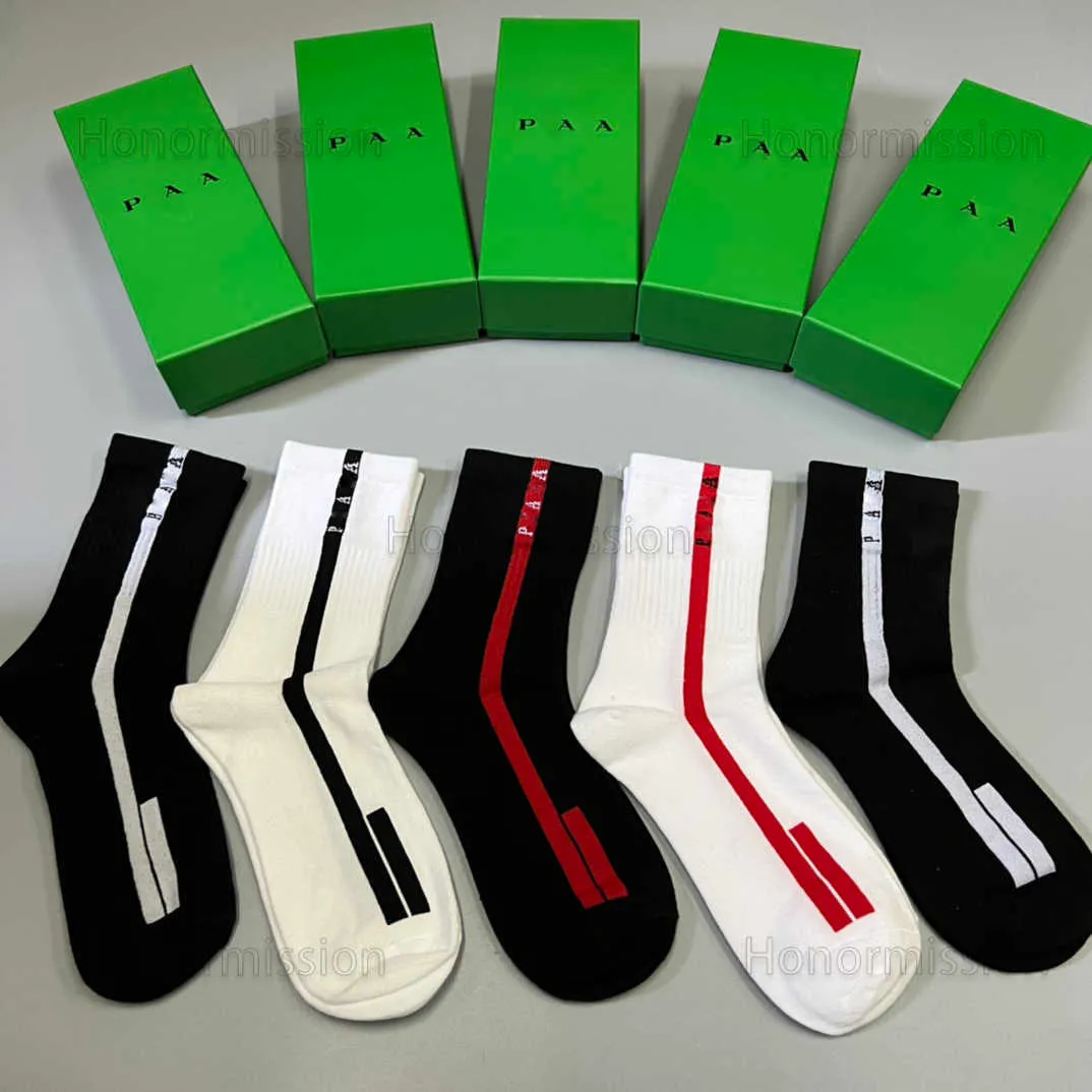 Designer Socks Breathable Cotton 5 Pairs Casual Fashion for Men and Women 2024 Collection
