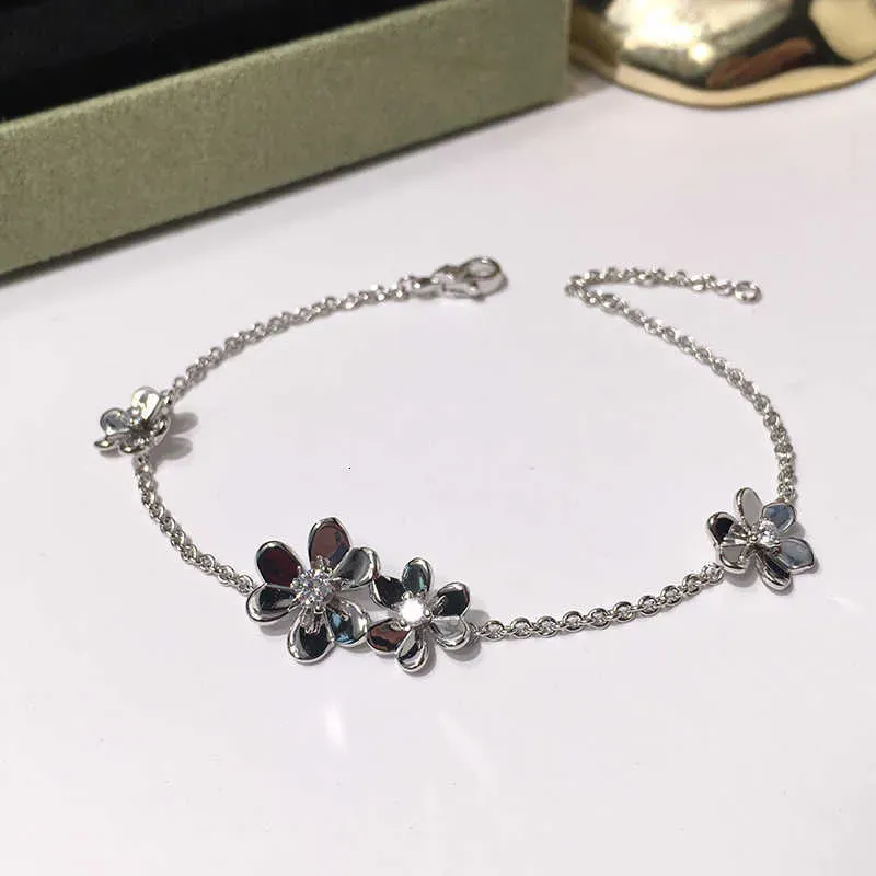Flower Charm Bracelet In Sterling Silver For Women Wedding_voghion.com