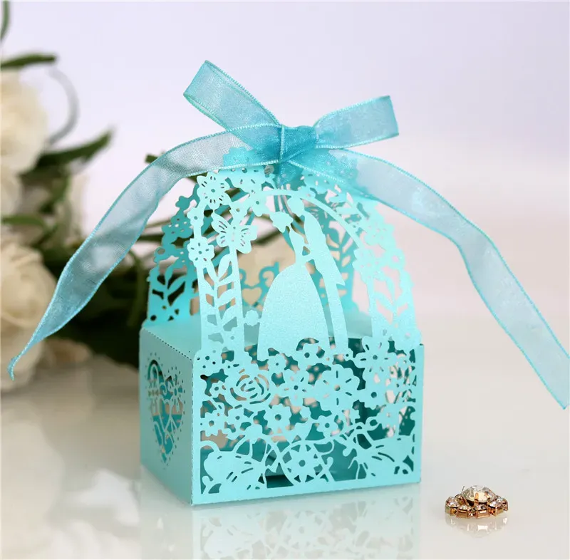 Creative Wedding Favor Holders Candy Bags Laser Cut Paper Hollow Out Candy Box With Ribbons Lovers Flowers Butterflies Wedding Gift Boxes