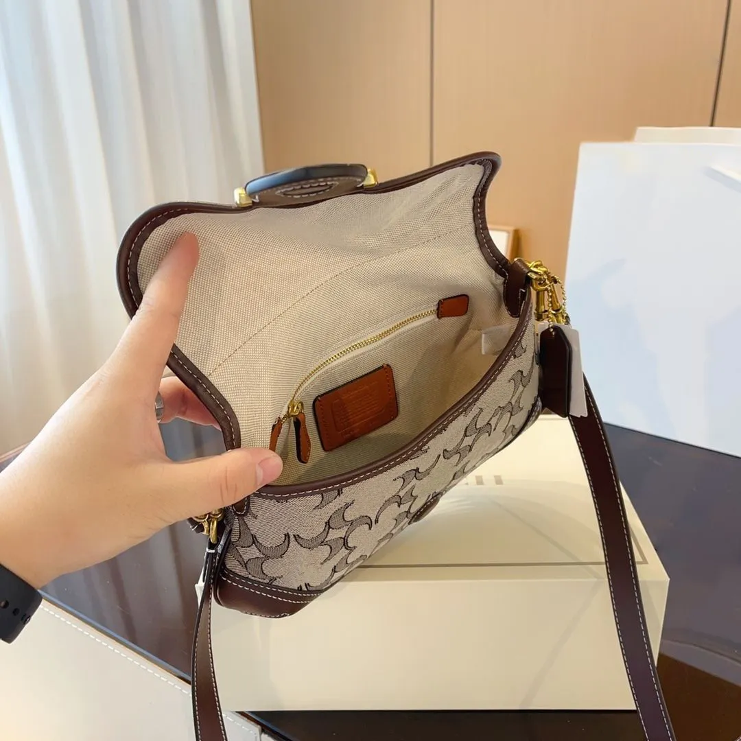 OHGA RUFFLE SHOULDER 新品☆未使用 OHGA】新品未使用 RUFFLE SHOULDERホワイト