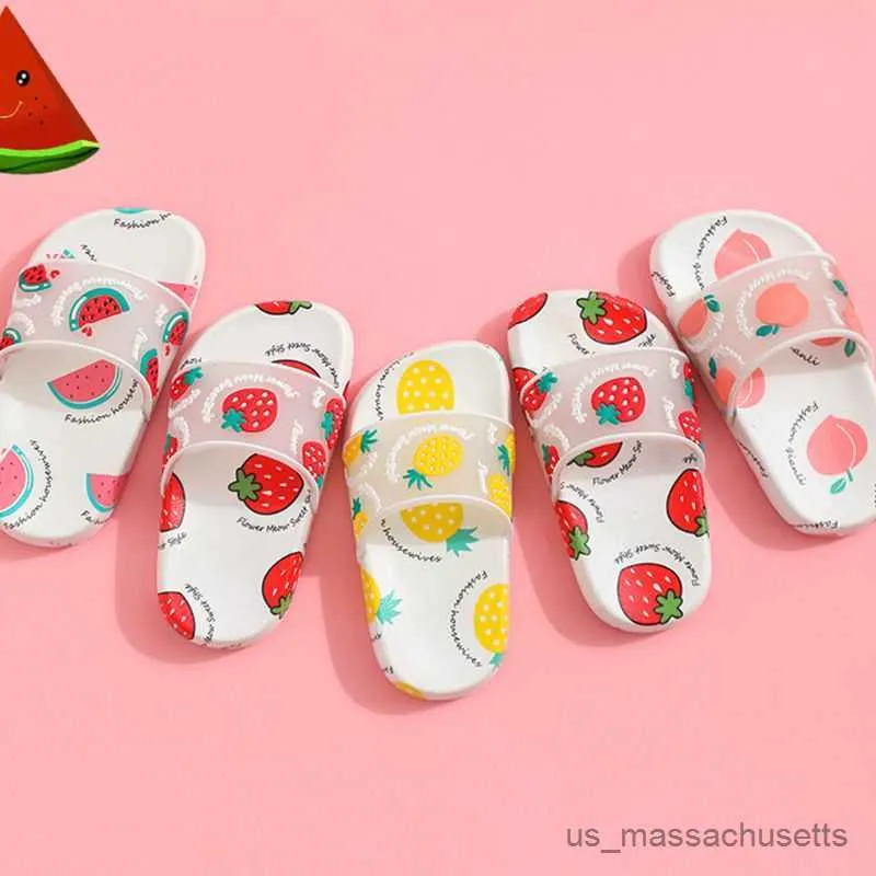 Slipper Kids Girls Girls Sandálias de Slide Sandálias Cute Fruta Fruta Transparente Slippers macios Anit Slip Water R230815