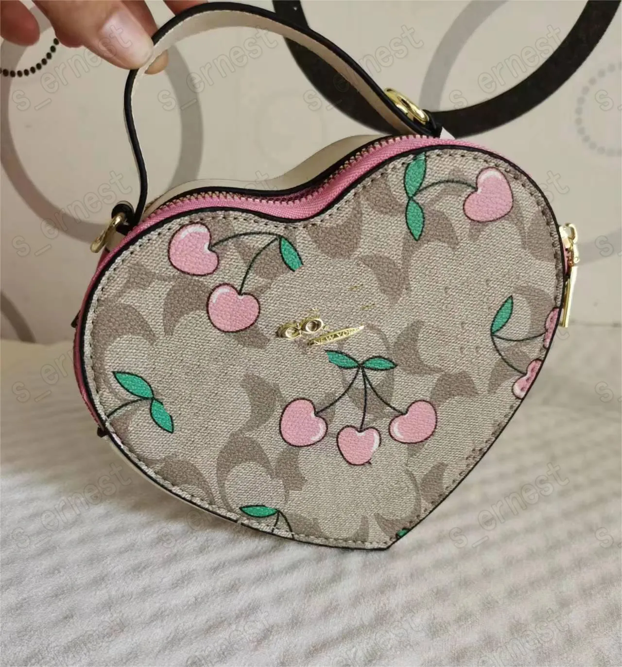 DHgate.com:Womens Pink Heart Small Square Shoulder Bag
