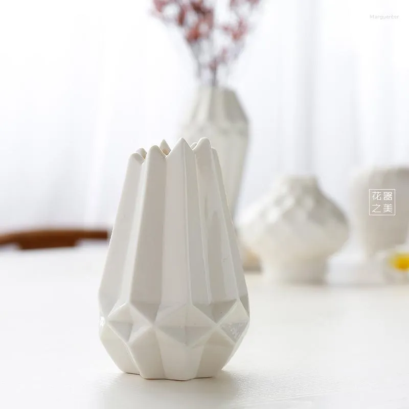 Vasos Modern Creative Ceramic Vase Mini ornamentos da sala de estar Lar