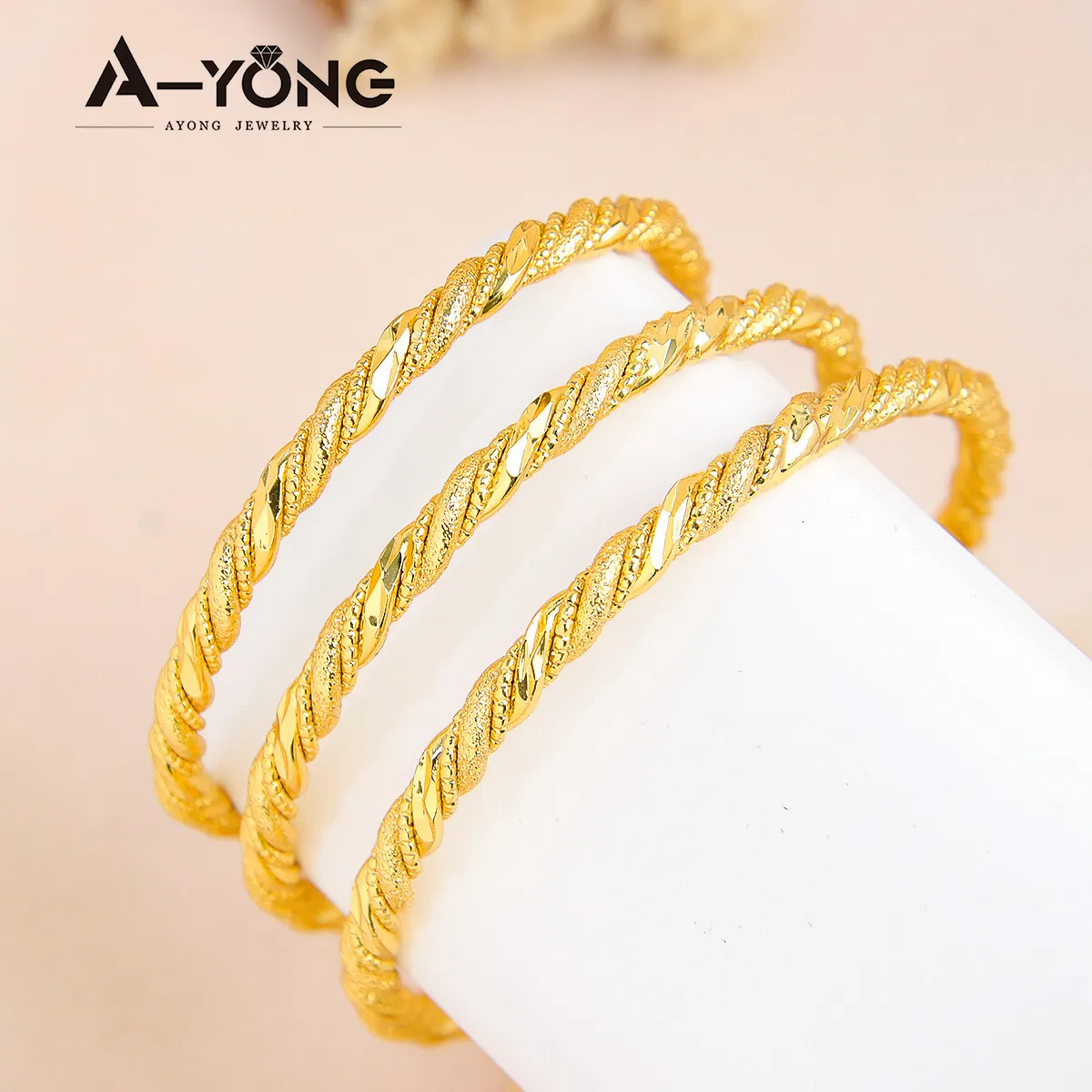 Bangle Bangle Ayong Dubai Gold Armband 18K Gold Plated Luxury Punk Personlighet Manschett Bangle Mellanöstern smycken Vintage Wedding Party PA PA