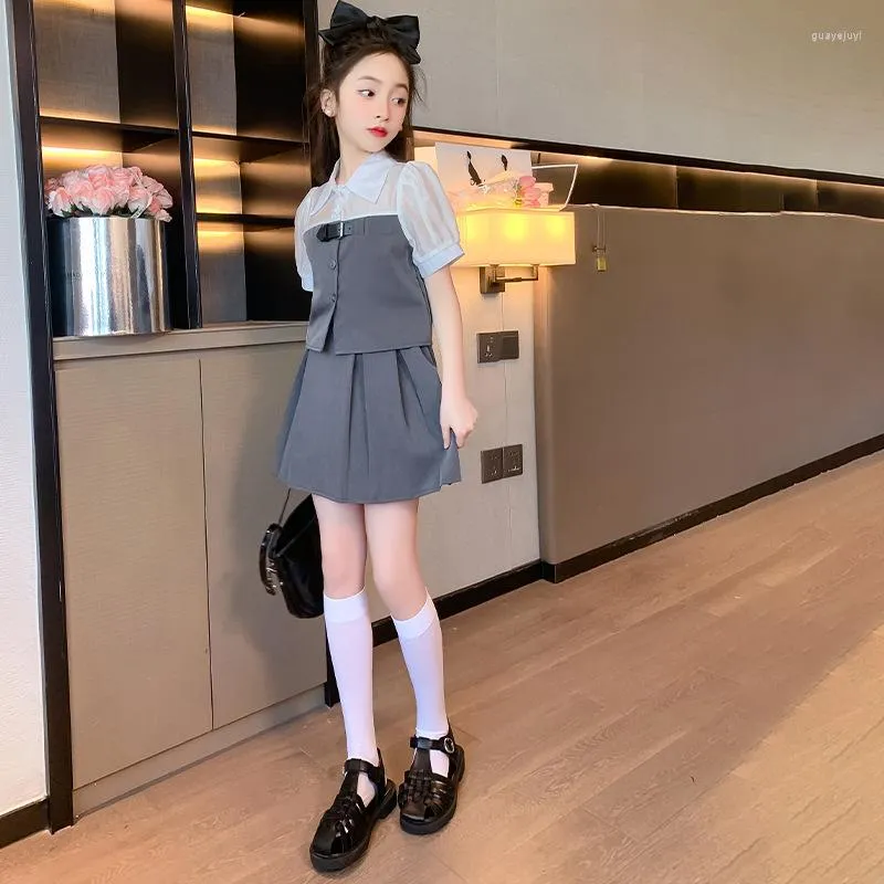 Kläder sätter barnflickors kostym sommarklänning 2023 Koreansk version av utländskt mode Big Child Spliced ​​kjol tvådelar trend
