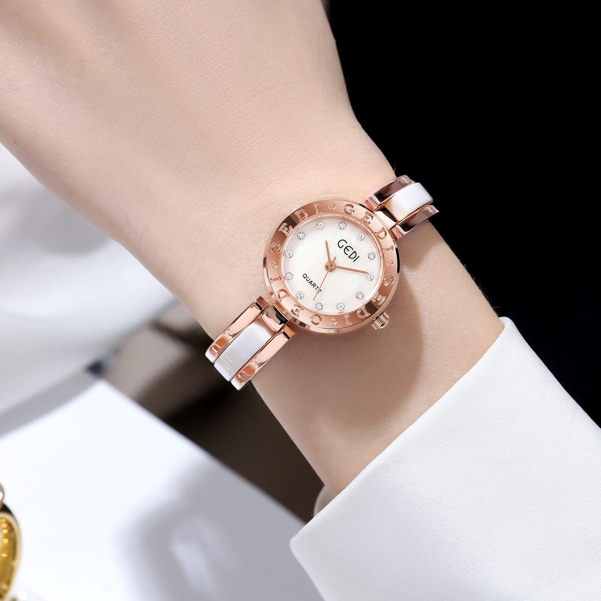 Womens Watch Watches Yüksek Kaliteli Lüks Tasarımcı Sınırlı Edition Quartz-Battery Su Geçirmez 26mm Saat