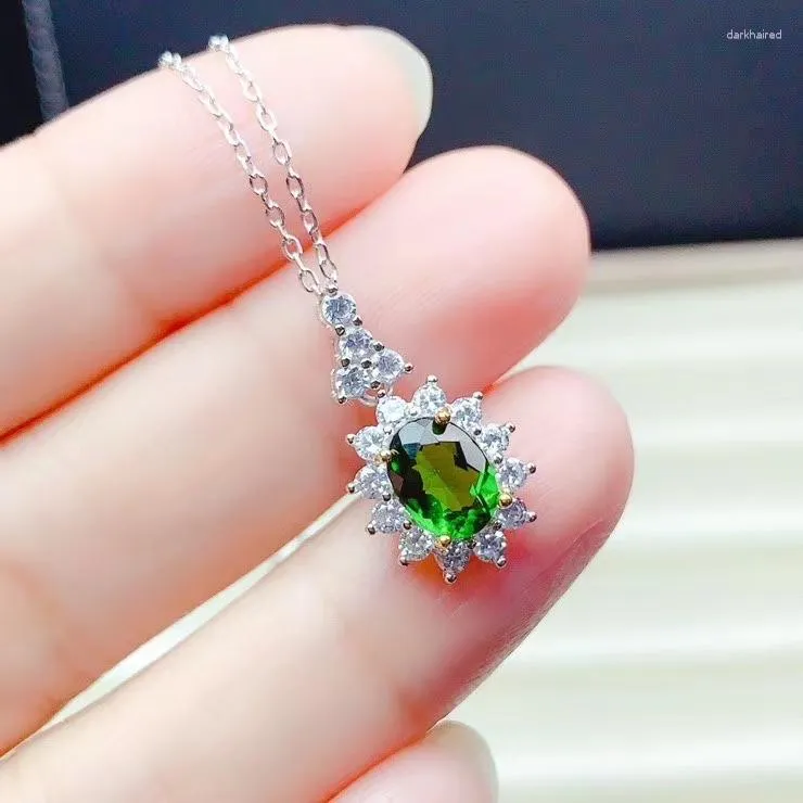 Łańcuchy biżuterii z Colife Natural Chrome Diopside Wendant for Office Woman 6mm 8mm 925 Srebrny Szmaragd Rosyjski