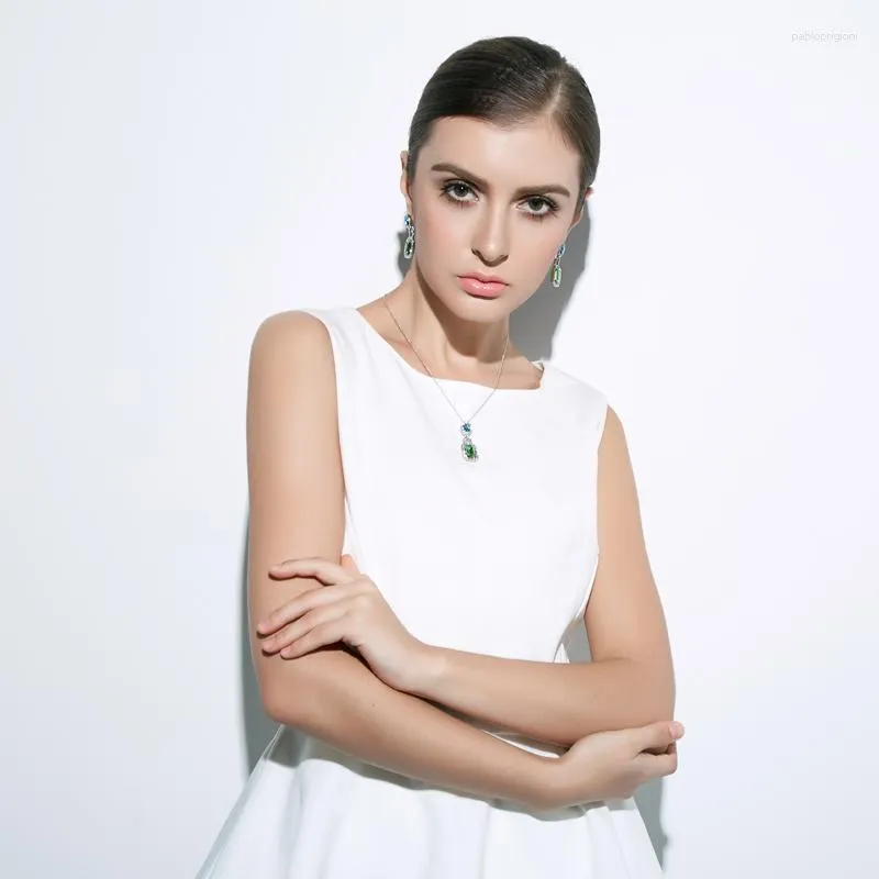 Collane con ciondolo COCOM Collana geometrica alla moda con quadrato verde vintage in cristallo austriaco Regalo di Natale per_voghion.com