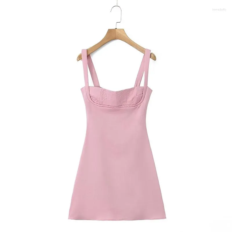 Casual Dresses Yenkye Summer Women Pink Chest Brodery Sling Sexig klänning ärmlös damer Romantiska fest Mini Robe