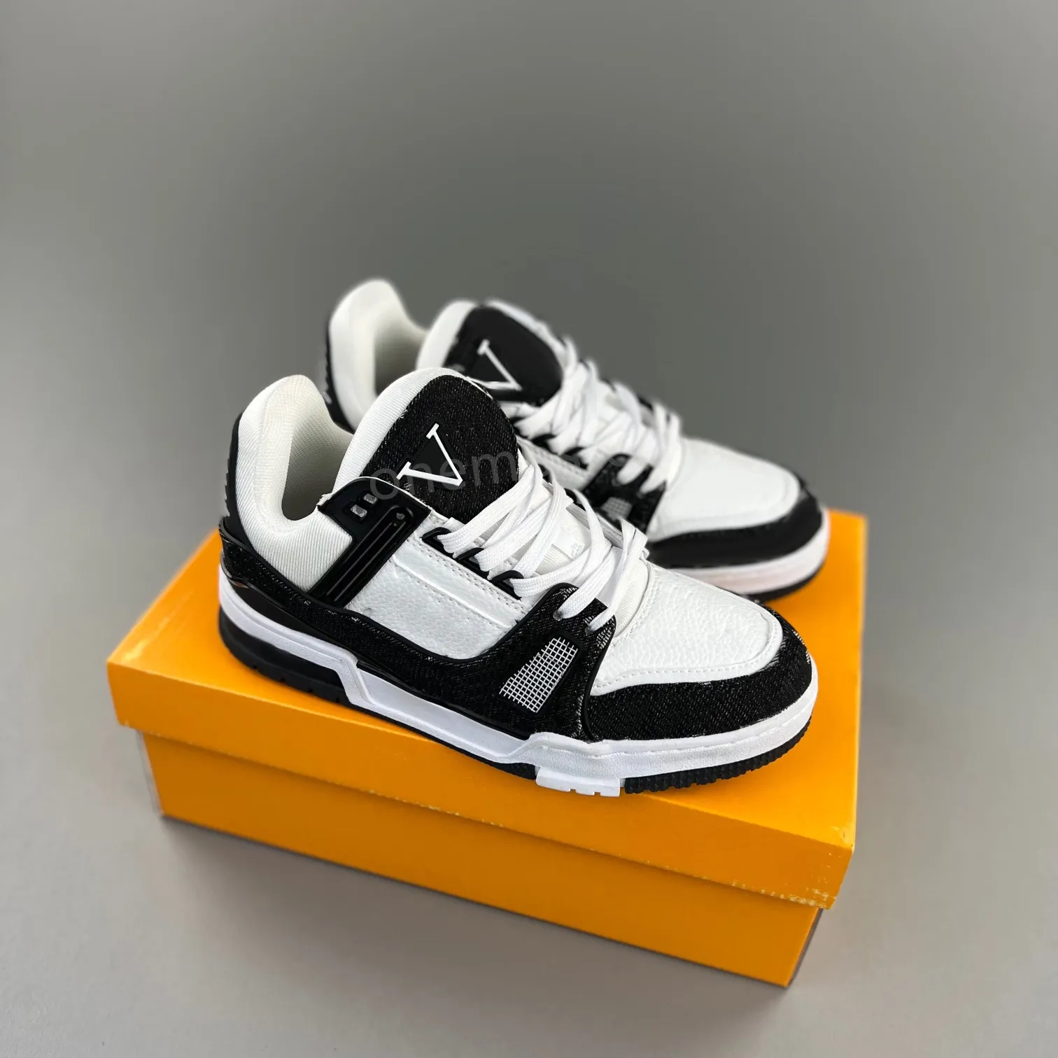 Designer Inspired Flat Sneakers: Fashionable Outdoor Shoes 