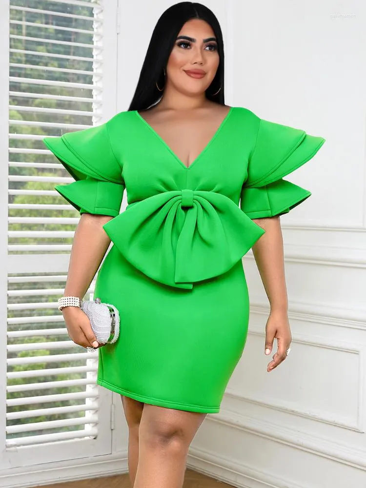 Plus Size Dresses Green V Neck For Women 4XL Kort ärm Bowtie High midja Sexig mini födelsedagskväll Firande Bodycon Outfits