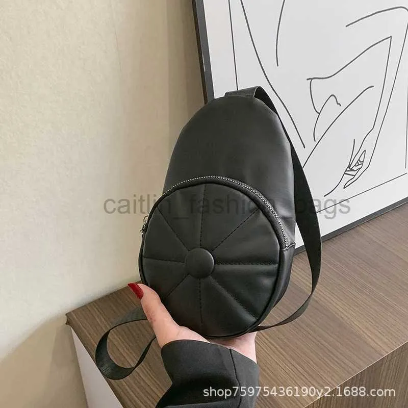 Axelväskor ins super eldhatt bröstväska 2023 Ny västerländsk stil enkel crossbody kvinnors väska mode casual net röd en axel midja väska caitlin_fashion_bags