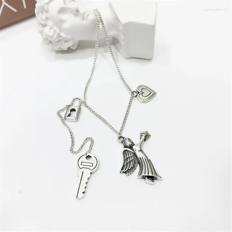 Hangende kettingen 2023 Fashion Angel Wing Key Heart Punk Neck Decorations Women Vintage Chain Cute Necklace Bijou