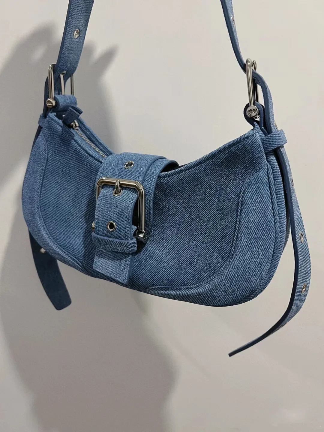 DHgate.com:Chic Half Moon Hobo Handbag - Versatile Crossbody