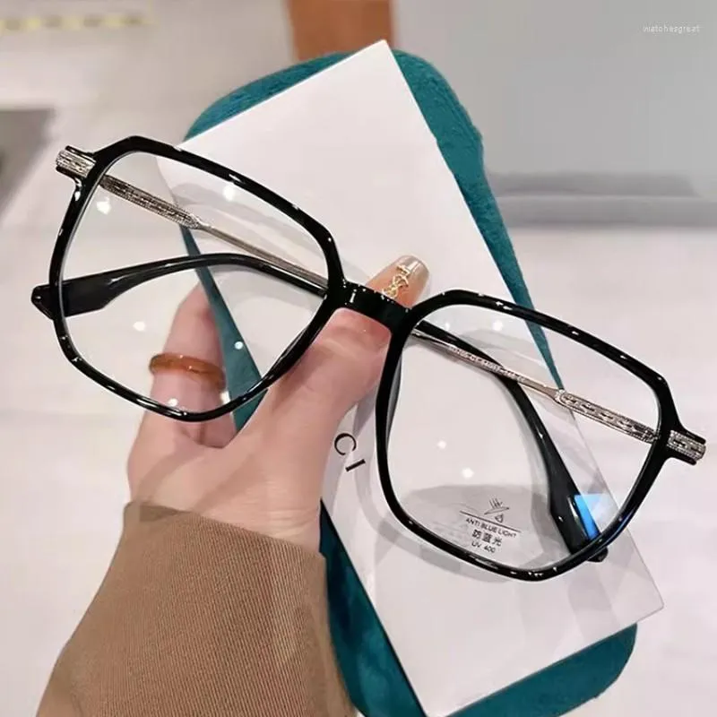 Occhiali da sole Fashion quadrato design incrostati con diamante occhiali lucidi 2023 ultra leggera Tr occhiali anti-blu donne occhiali ottici