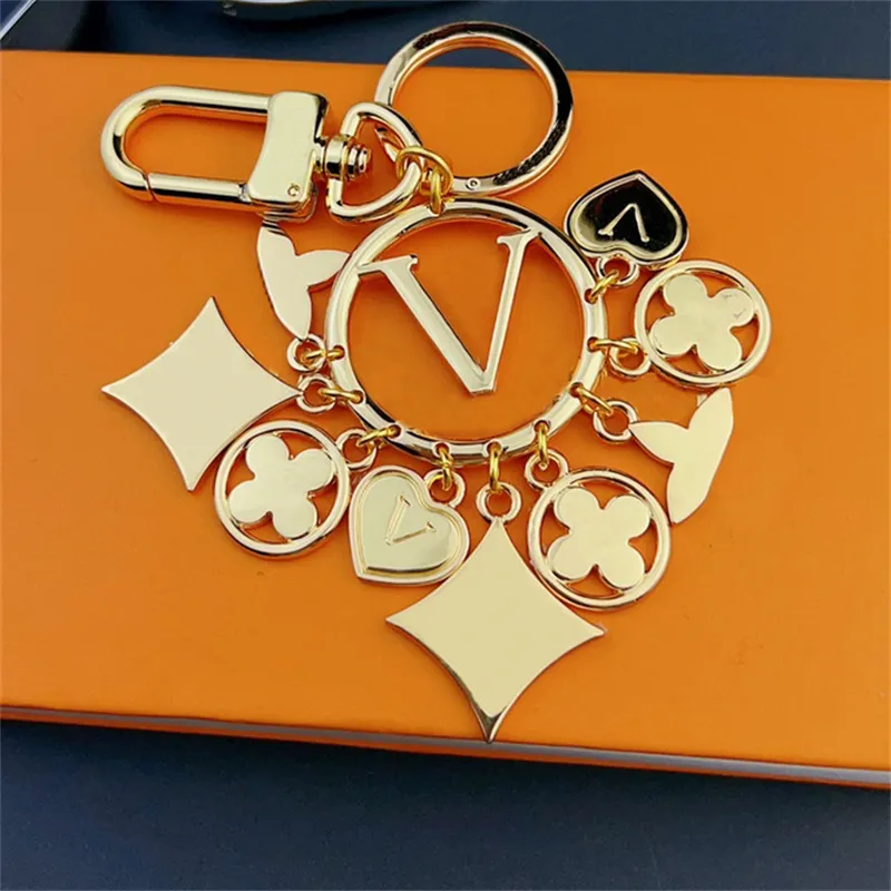 Hängen nyckelkedja Mens Carabiner Keychains Car Keyring Designers Keychain Kvinnsäckar Dekoration Bokstav Flower V Keys Ring