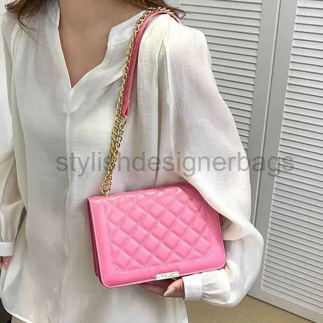 أكياس الكتف حقيبة نسائية للسيدات 2023 جديدة صغيرة من الرياح العطرية Lingge Chain Bag CrossbodyStyDesignerbags