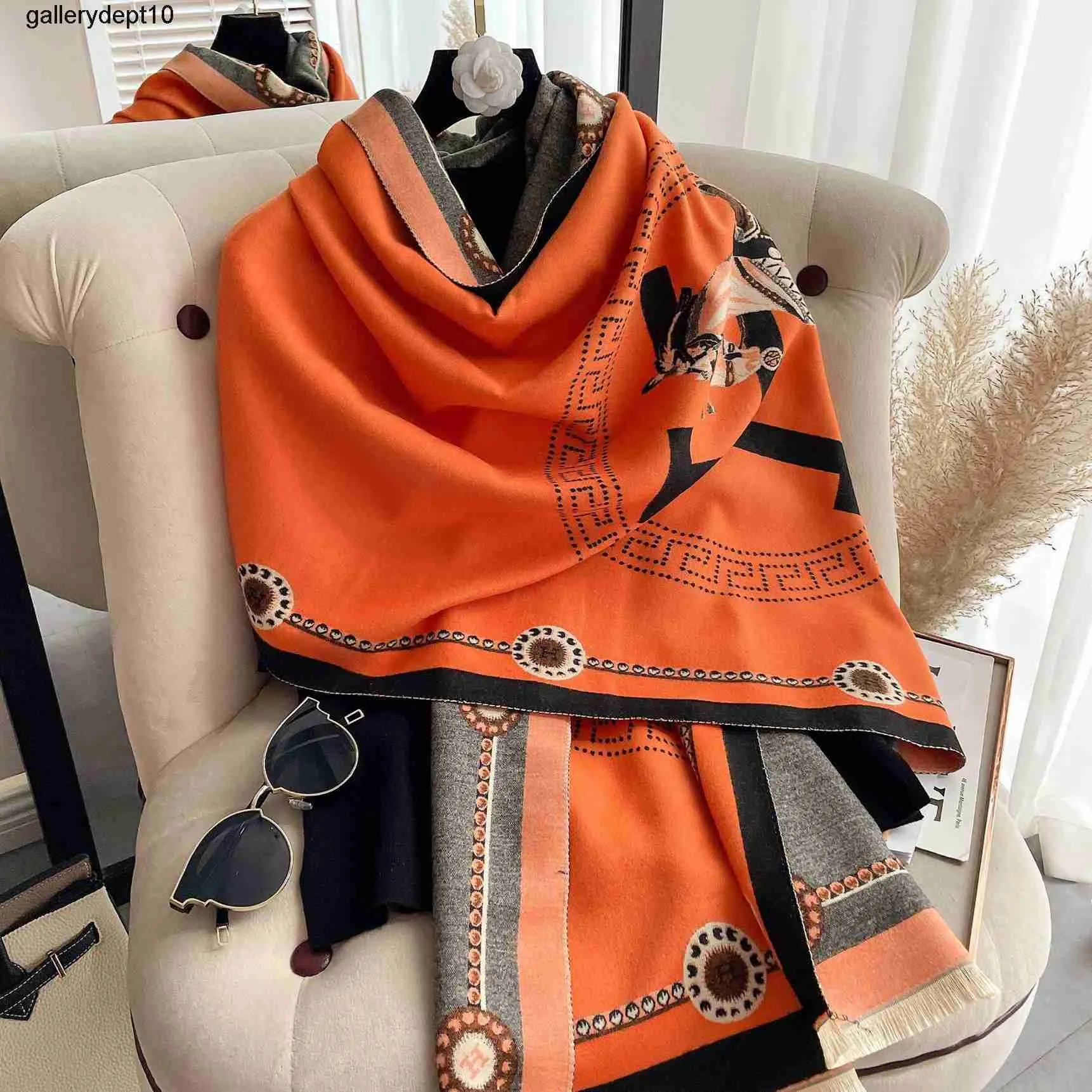 秋と冬の新しい模倣女性用ポニーカートオレンジ屋外の暖かさと肥厚したショールオーバーレイのためのカシミアスカーフ