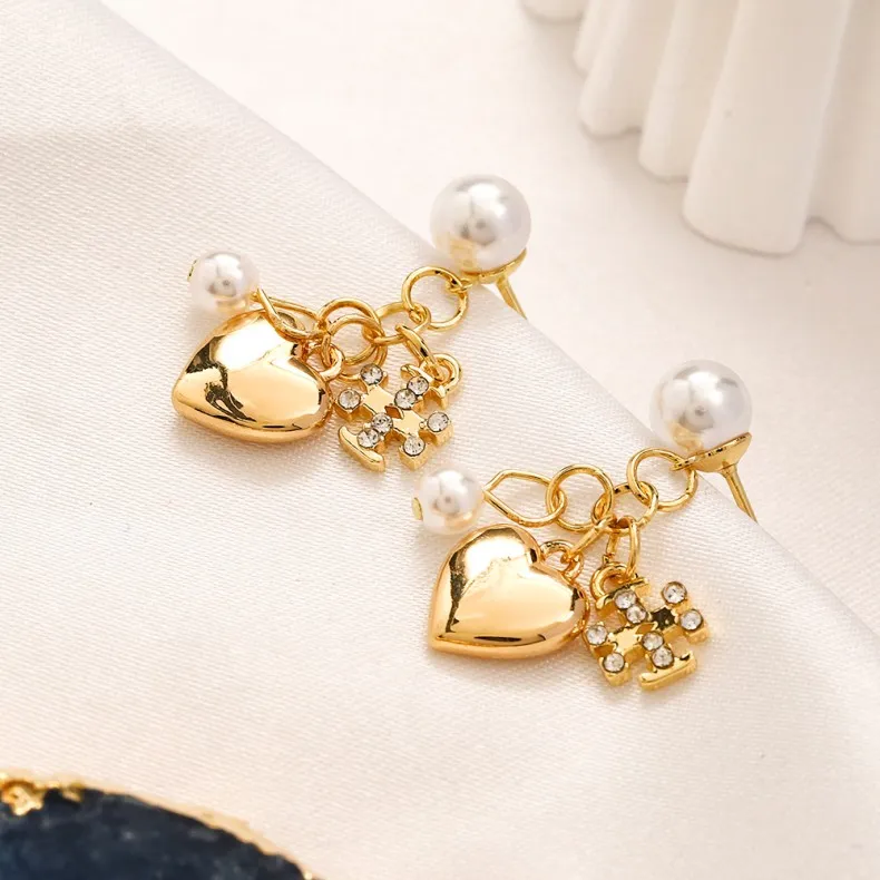 Pendientes de oro de lujo diseñador para mujeres Pendientes de aro de aros Pendientes de tachuelas Joyas de San Valentín Conocimiento de regalos Pendientes de nomento de acero inoxidable