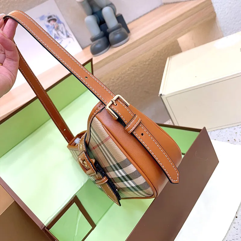 The latest fashion, high quality, practical and durable with cowhide four seasons, such as the major stars with the same size 24 folding gift box packaging