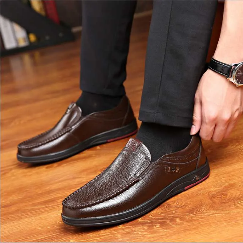 Löpskor läderskor män loafers glider på affärer casual läderskor klassiska mjuka mockasiner hombre andningsbara män skor lägenheter 230803