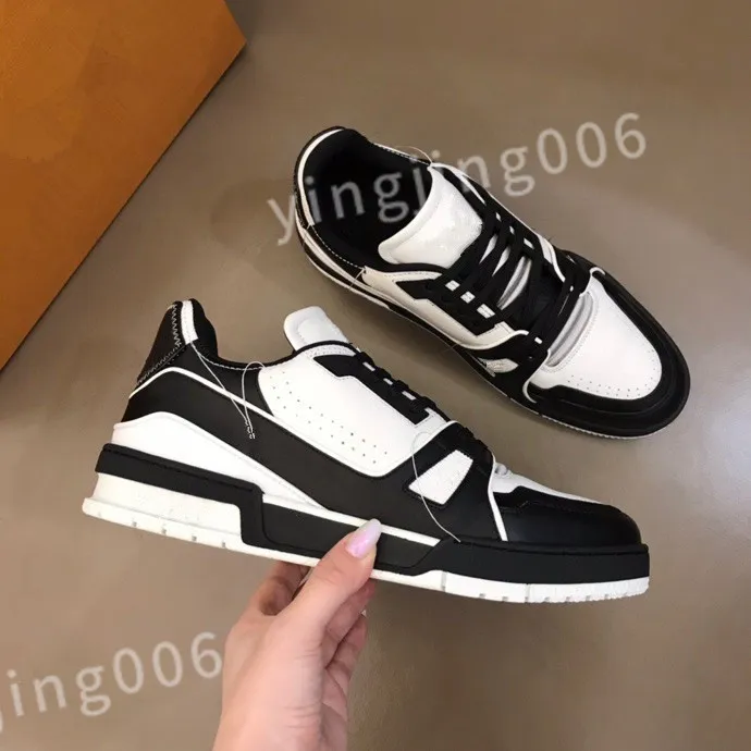 2023 Nuovi uomini di lusso Top Luxury Women Shoe Scarpe Black White Panda Triple rosa marrone arancione Blue Skateboard Scappallers Sneaker sportivi per esterni RD1012