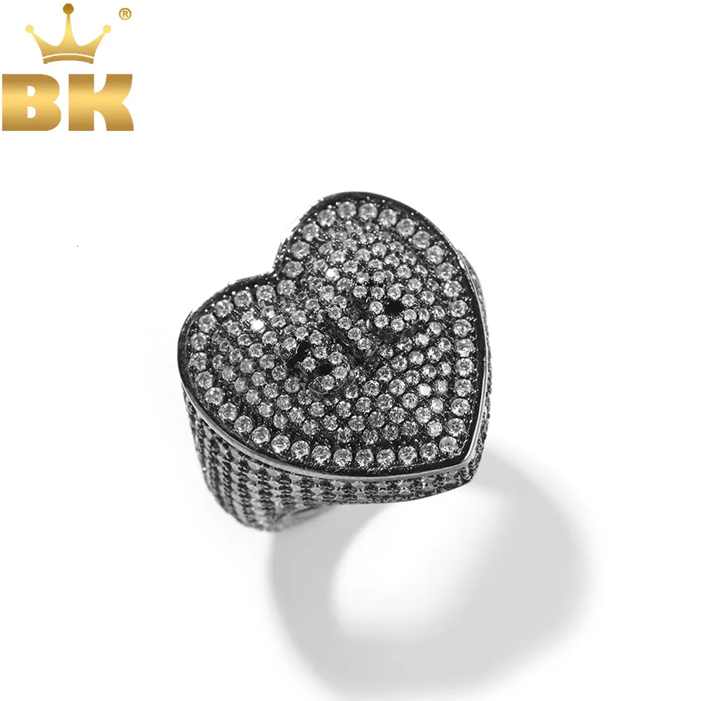 Anelli di nozze The Bling King Lettere personalizzate Numero Big Heart Ring Full Paved Out CZ Personalized Party Men Women Hiphop Jewelry 230815