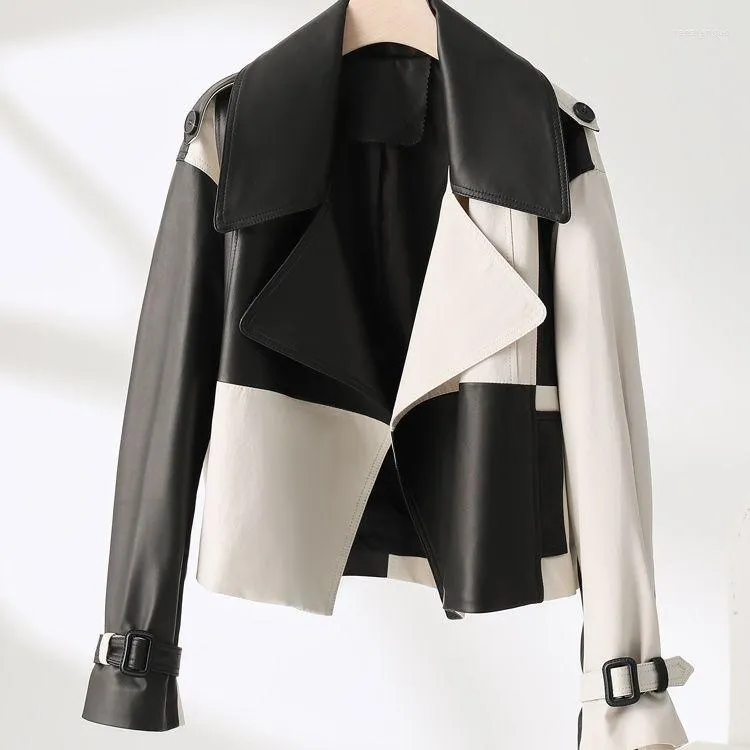 2023年の秋の黒と白の女性用レザーデザイナーフェイクジャケットワイドフィットシンプルな通勤スタイル