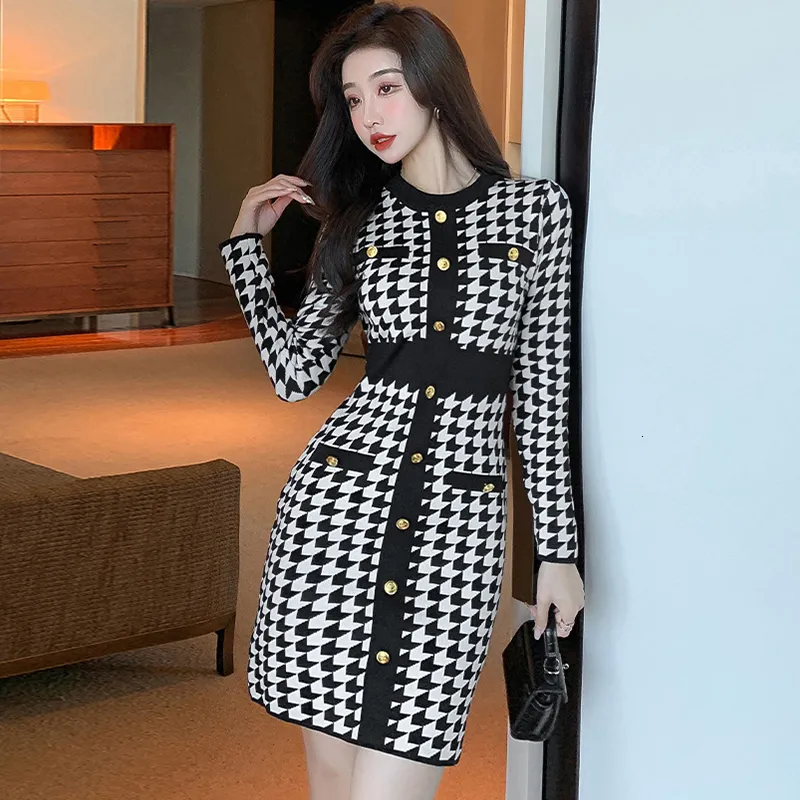 Abiti sexy urbani moda in stile coreano abiti da strada donne donne vintage mini abito mini abito elegante temperamento a maglia vestito femminile corto 230815