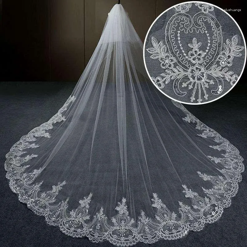 Bridal Veils 2023 Luxury Real Image Wedding Three Meters Long Lace Applique Crystals Två lager Katedralen