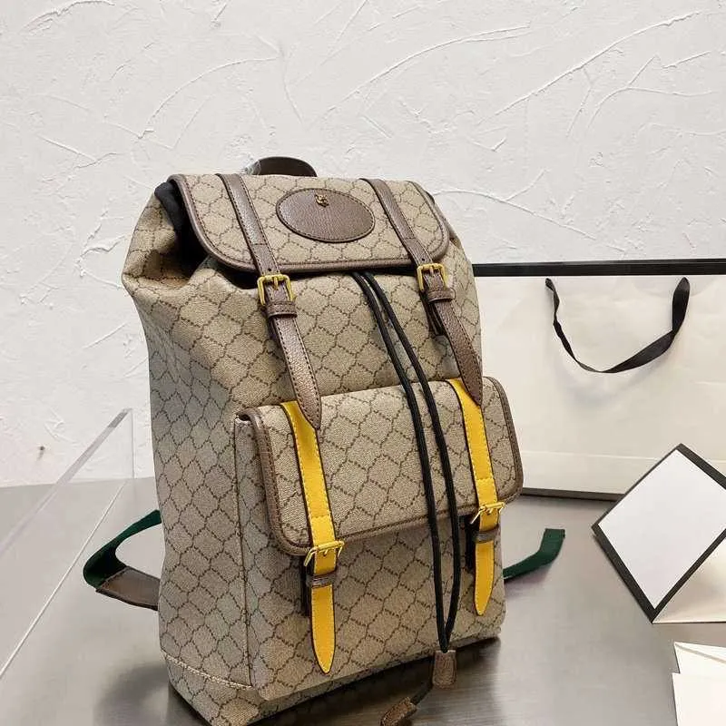 Luxus -Designer -Rucksackschnalle Hochwertiger Schulbeutel mit echtem Lederflipstil großer Kapazität Bergstasche Computerbeutel