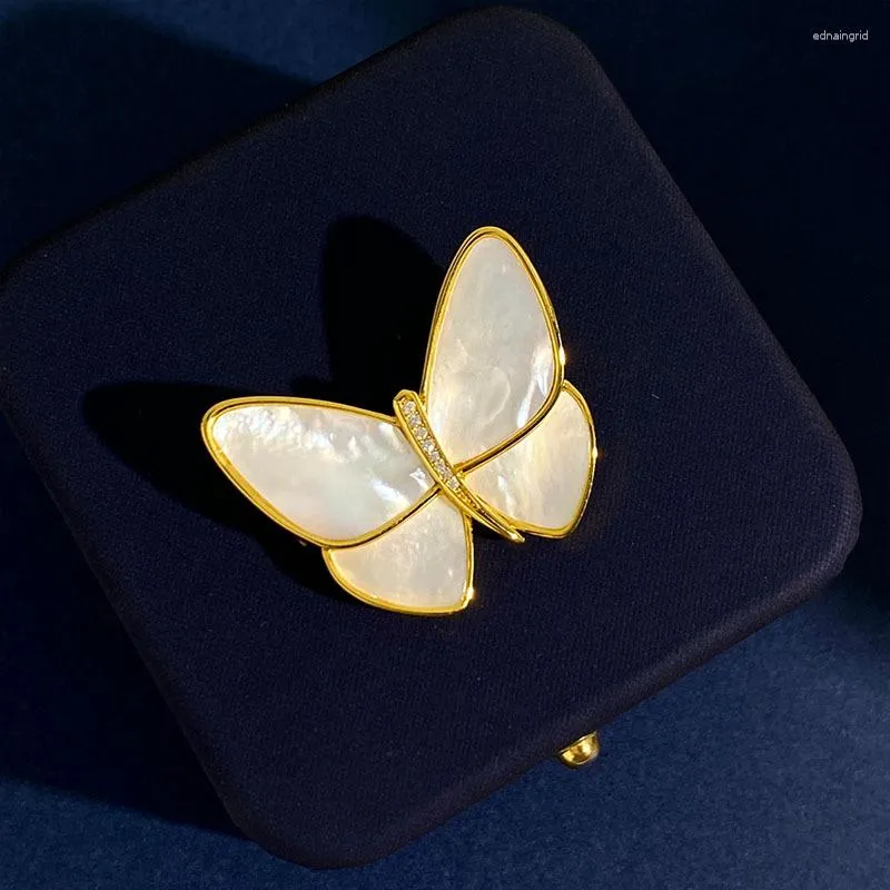 Broscher av hög kvalitet guldfärg elegant liten vit skalfjäril brosch för mode kvinnor smycken lbr002