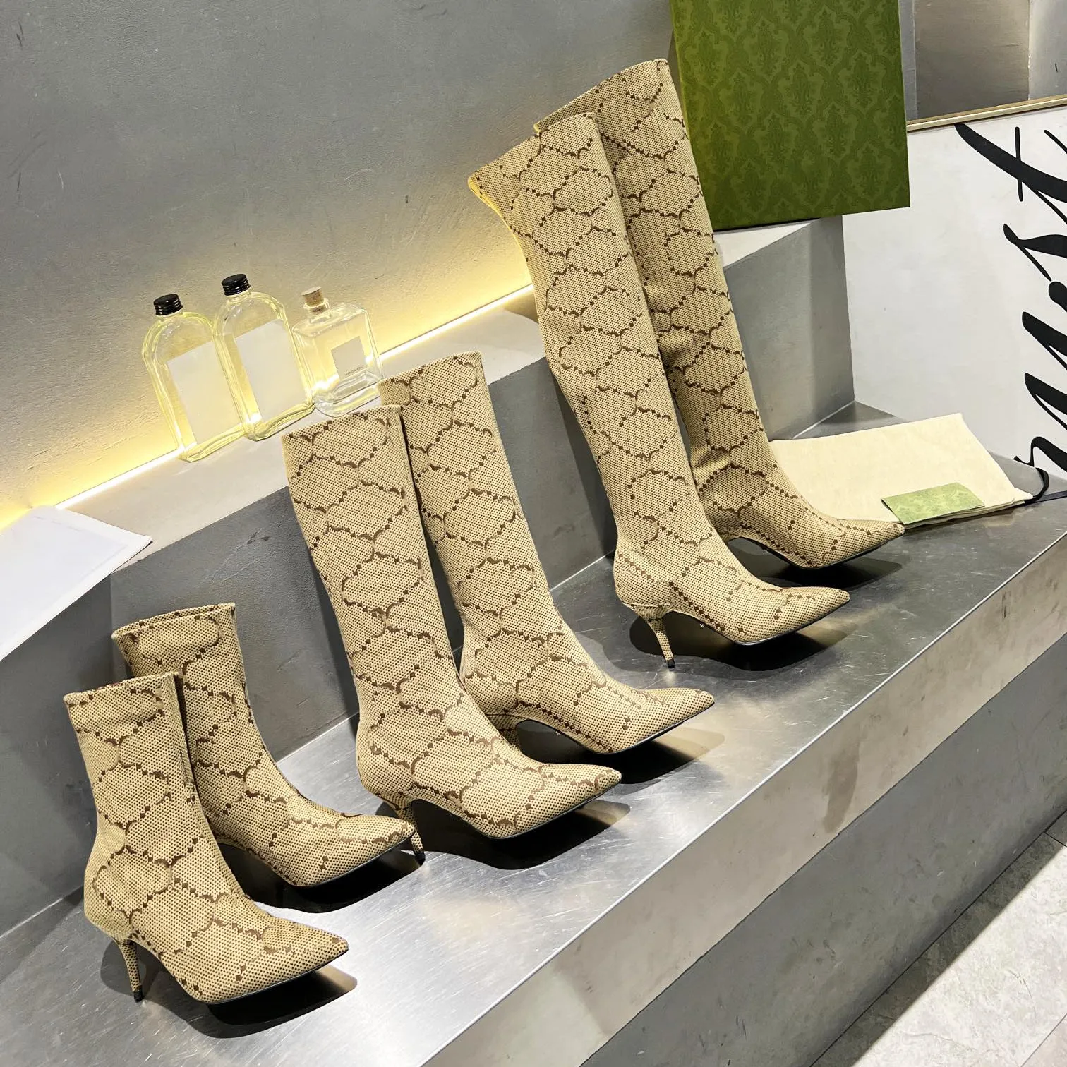 Designerstövlar Aria Sticked Sock Over Knee-High Tall Stiletto Boots Stretch lårhög spetsiga tå Ankelstövlar för kvinnor Lyxläderbotten med låda storlek 35-42