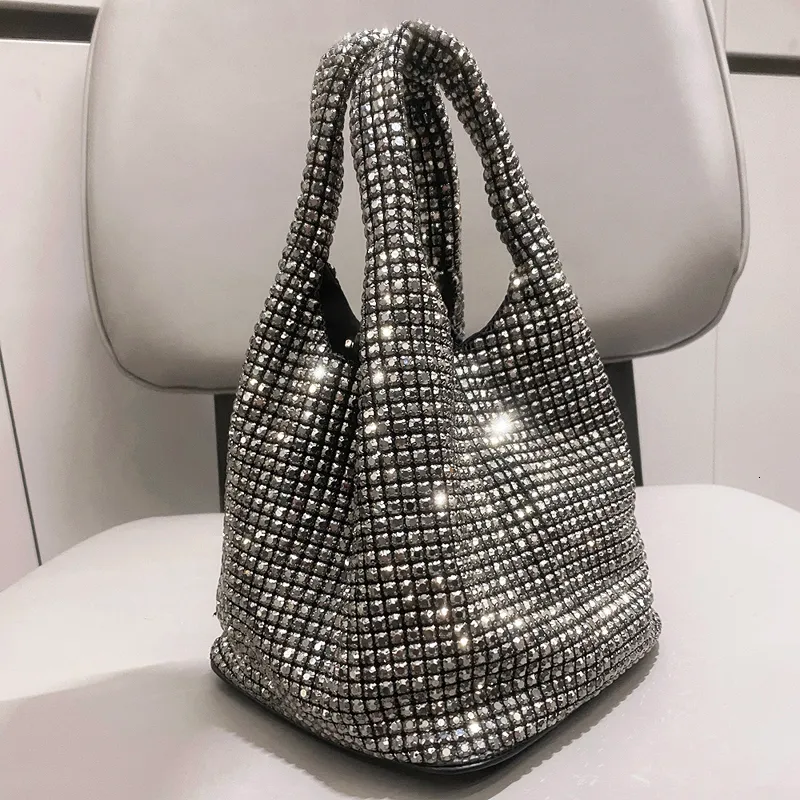 Kvällspåsar HANDLA S ANVÄNGNINGSKOPPNING PAGAR OCH HANDBAG Luxur Designer Hobo Shoulder Bag Shiny Crystal Clutch Purse Bucket Bag 230815
