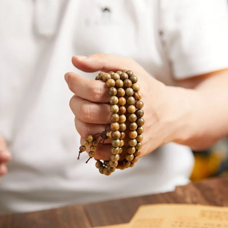 Charm Armband Natural Green Sandalwood Pärlor Armband Jade Costustoot Buddha Lucky Gift 230816