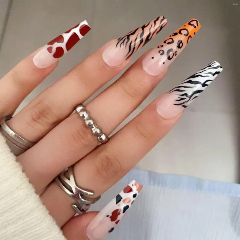 Falska naglar djurtryck fläckiga leopard fransk nagelkonst falsk