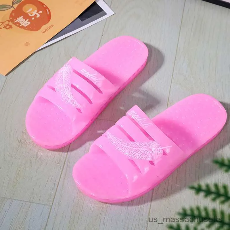 Slipper New Summer Crystal Clear Plastic Home Selppers Banheiro Feminino Banho Sandálias Deslizamentos Flip Flip Sapatos para mulheres R230816