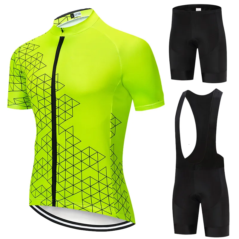 Cycling Jersey Sets Men Escent Yellow Racing Bike Dessen Summer MTB Bicycle Kleding Set met korte mouwen Snel droog 230815