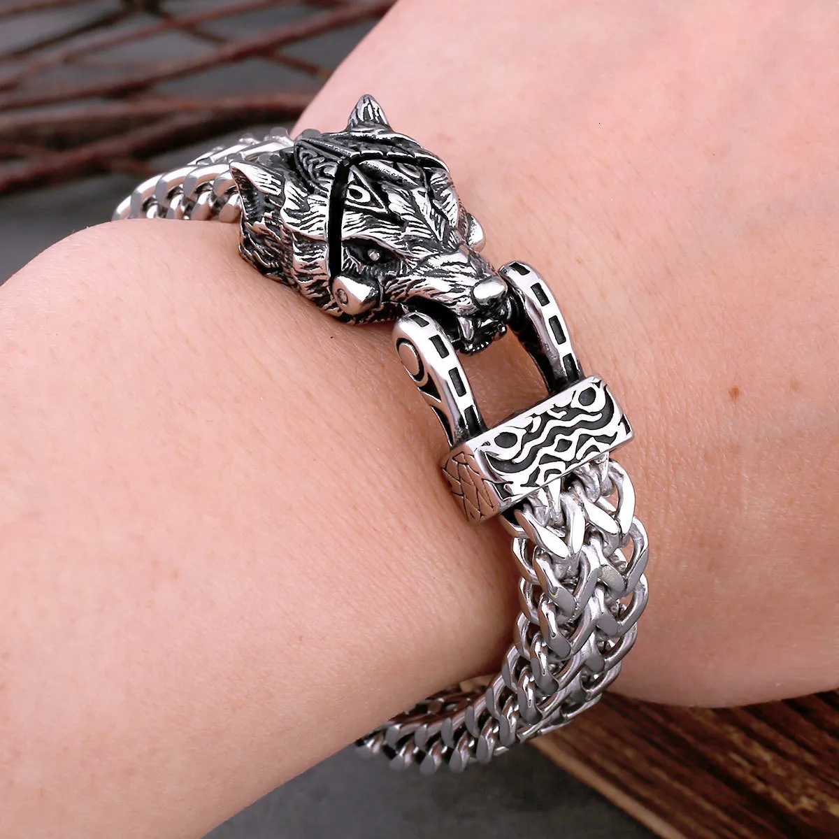 Amazon.com: DFWY Norse Celtic Wolf Head Bracelet,Men's Stainless Steel  Viking Wolf Mesh Chain Bracelet,Handmade Polished Vintage Wristband  Talisman Jewelry (Size : 19CM) : Clothing, Shoes & Jewelry