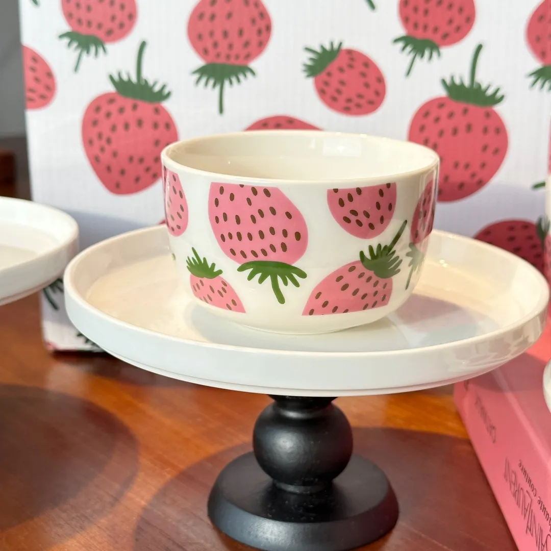 4pcs rosa Erdbeer -Keramik -Becher Becher -Becher und Gericht
