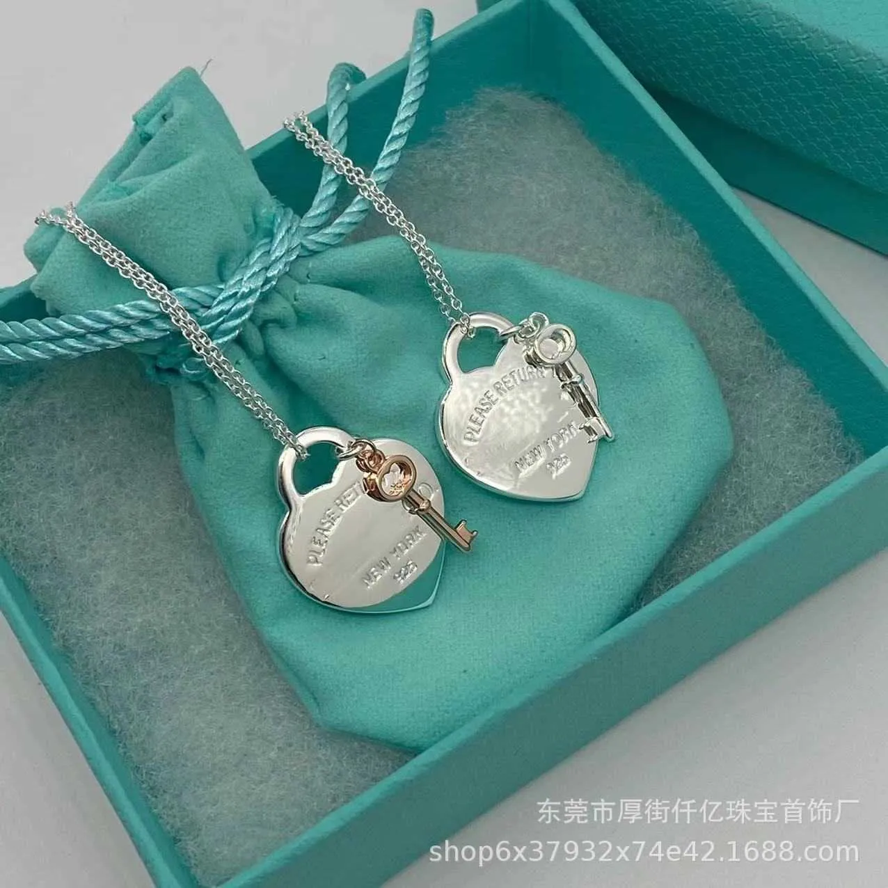 Designer Brand Tiffays S925 Pure Silver Love Key Necklace Modieuze en minimalistische Peach Heart Tie Home Collar Chain