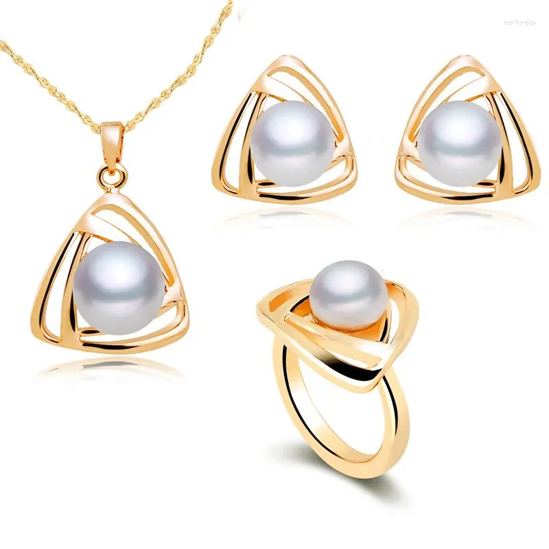 Orecchini di collana set di gioielli in oro 18k di moda anello triangolare perle italiano placcato per le donne