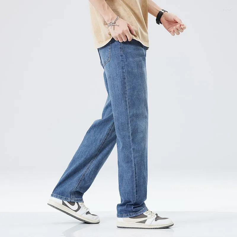 Mäns jeans sommar lös och bekväm rak stretch tunn för byxor avslappnad full längd denim mark vit blå