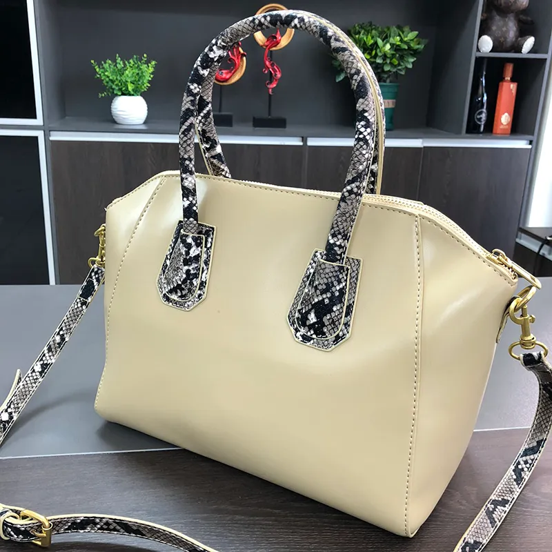 Snake leather Crossbody Bag Women Chain Snakes Handbags Purse Leather Interior Pocket Fashion Shoulder Messenger Bag CHD23081611 xrong_totes