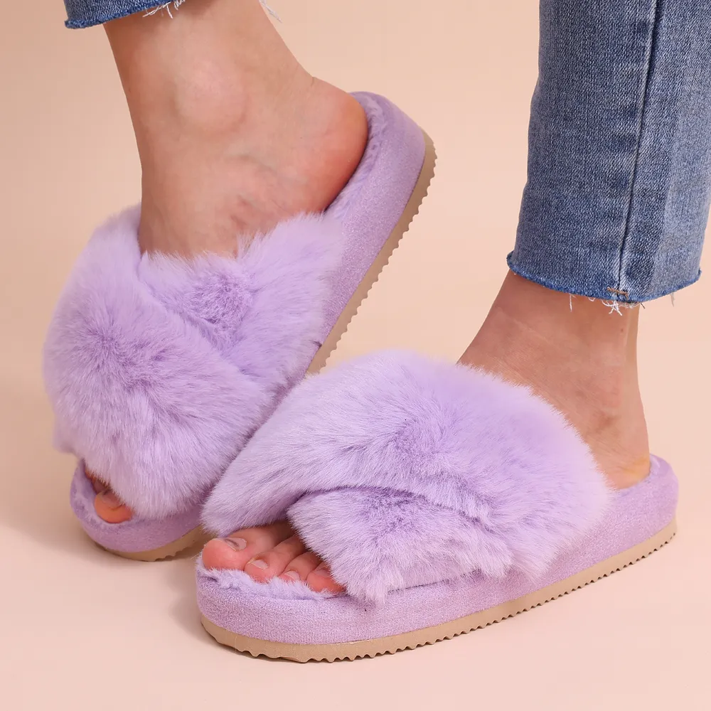 Gai Comwarm Winter Woman Casual Fuzzy Flip Flip Flops Fluffy Buty Krzyż Slajdy Panie Soft Pluszowe domowe kapcie 230816