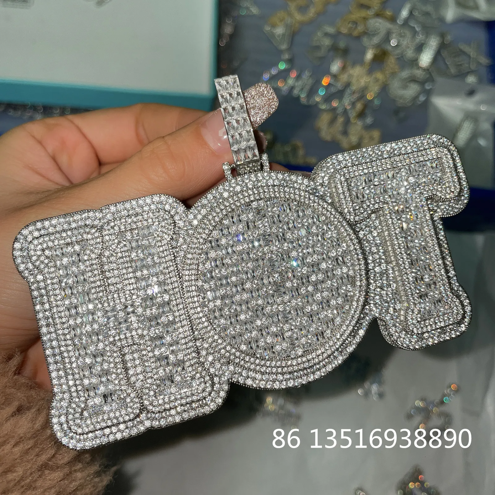 うのにもお得な情報満載！ Customized Heavy Rock Rapper gold necklace with Big Baguette スマホアクセサリー