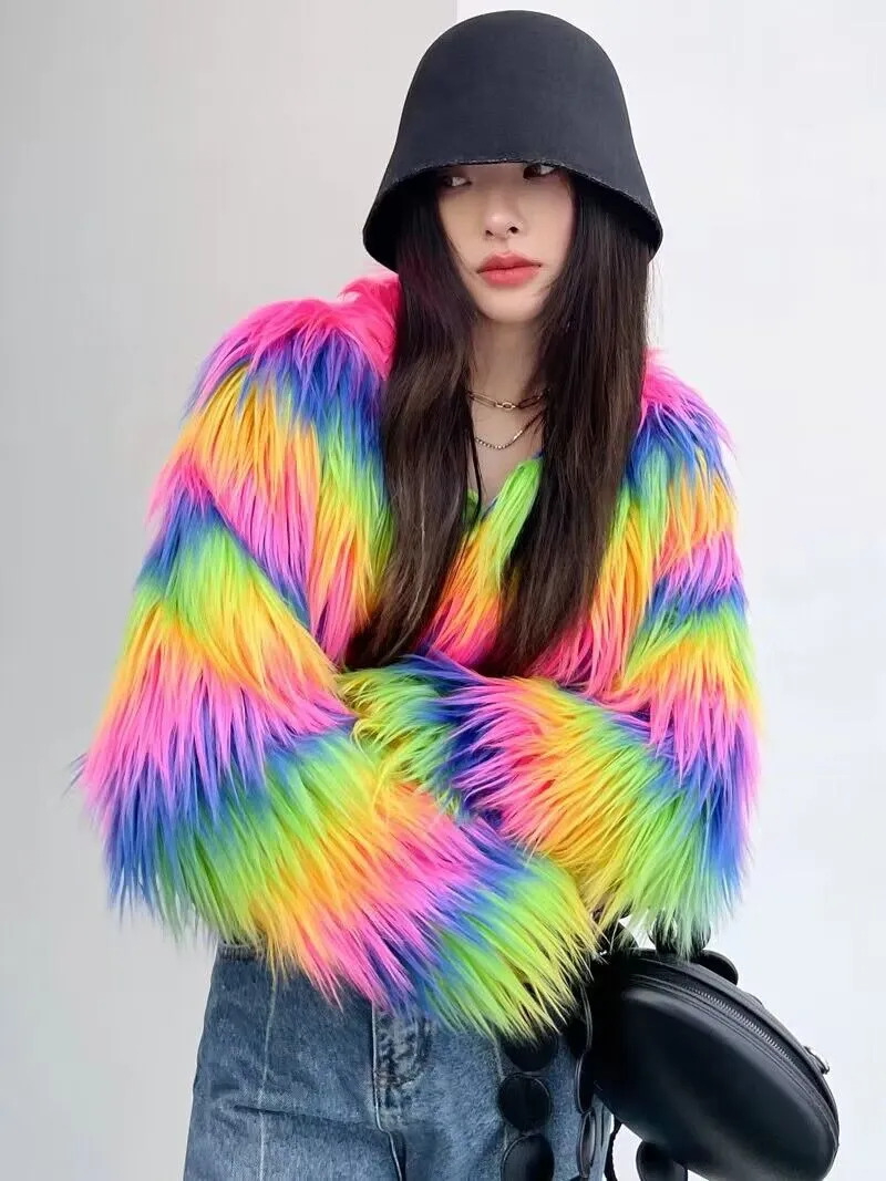 Moda colorida arco -íris penteado peles casaco de pele Mulheres CRUTA TOP 2023 Autumn Winter Fluffy Cropped Jacket Festival Roupas